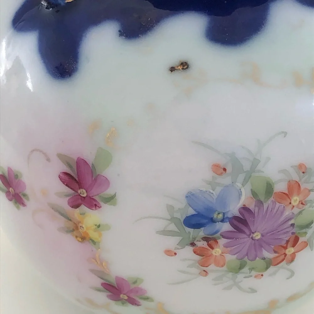 Vintage Round Bud Vase Pot 4" Porcelain Unmarked 3 legs Blue White Floral - Picture 11 of 16